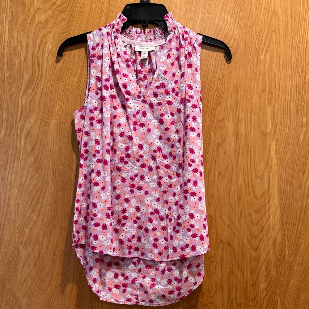 Chic Floral Sleeveless Blouse - Pink and White